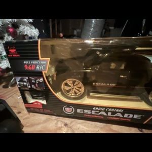 Radio controlled Escalade large sized